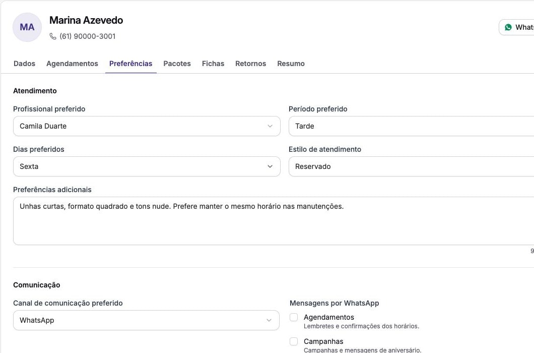 Preferências da cliente fictícia Marina Azevedo no Fluya, com profissional, dias e formato de unhas e tons favoritos no Lume Nail Studio
